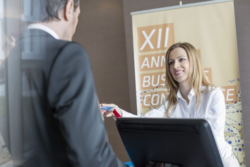 Descubra a importância do atendimento ao cliente em estandes